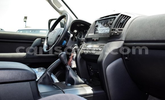 Acheter Neuf Voiture Toyota Land Cruiser Noir à Abomey, Benin Acheter Neuf Voiture Toyota Land Cruiser Noir à Abomey, Benin