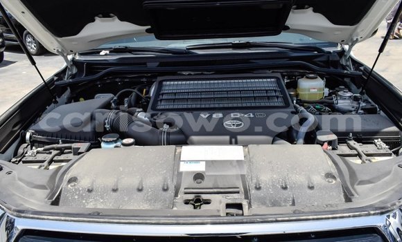 Acheter Neuf Voiture Toyota Land Cruiser Noir à Abomey, Benin Acheter Neuf Voiture Toyota Land Cruiser Noir à Abomey, Benin