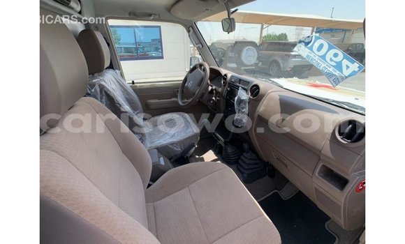 Ra Imported Toyota Land Cruiser funfun Ọkọ̀ in Import - Dubai ni Benin Ra Imported Toyota Land Cruiser funfun Ọkọ̀ in Import - Dubai ni Benin