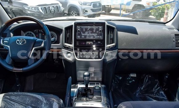 Acheter Neuf Voiture Toyota Land Cruiser Blanc à Abomey, Benin Acheter Neuf Voiture Toyota Land Cruiser Blanc à Abomey, Benin