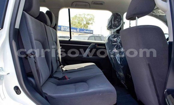 Acheter Neuf Voiture Toyota Land Cruiser Blanc à Abomey, Benin Acheter Neuf Voiture Toyota Land Cruiser Blanc à Abomey, Benin