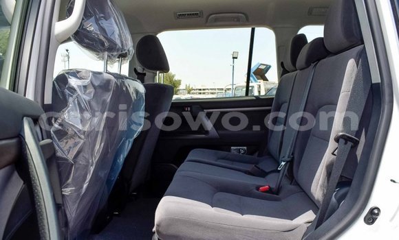 Acheter Neuf Voiture Toyota Land Cruiser Blanc à Abomey, Benin Acheter Neuf Voiture Toyota Land Cruiser Blanc à Abomey, Benin