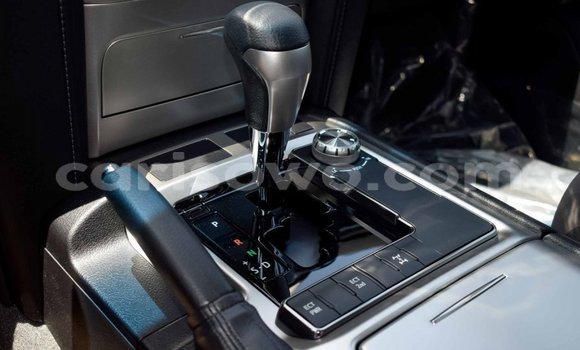 Acheter Neuf Voiture Toyota Land Cruiser Blanc à Abomey, Benin Acheter Neuf Voiture Toyota Land Cruiser Blanc à Abomey, Benin