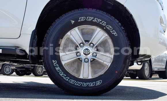 Acheter Neuf Voiture Toyota Land Cruiser Blanc à Abomey, Benin Acheter Neuf Voiture Toyota Land Cruiser Blanc à Abomey, Benin