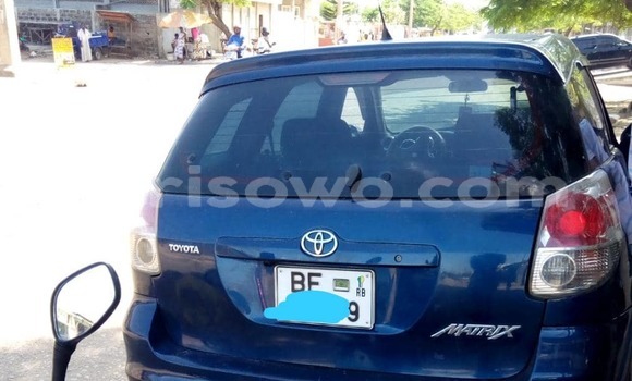 Sayi Na hannu Toyota Matrix Blue Mota in Cotonou a Benin Sayi Na hannu Toyota Matrix Blue Mota in Cotonou a Benin