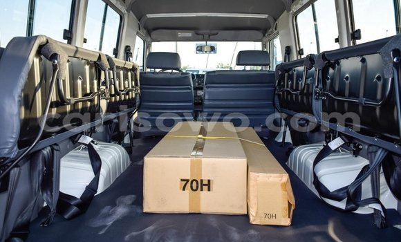 Acheter Neuf Voiture Toyota Land Cruiser Blanc à Abomey, Benin Acheter Neuf Voiture Toyota Land Cruiser Blanc à Abomey, Benin