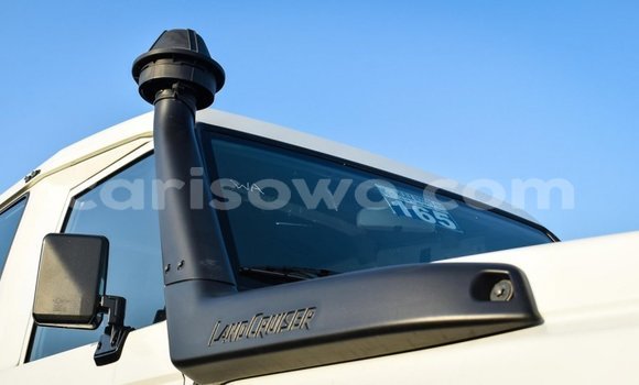 Acheter Neuf Voiture Toyota Land Cruiser Blanc à Abomey, Benin Acheter Neuf Voiture Toyota Land Cruiser Blanc à Abomey, Benin