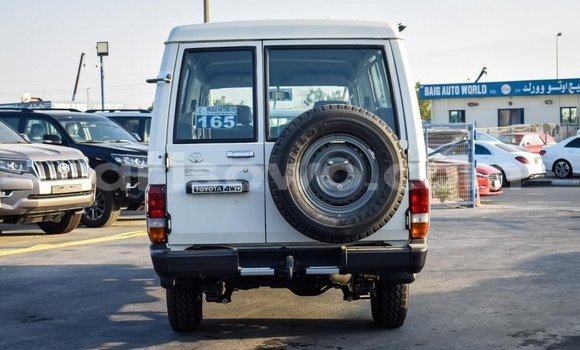 Acheter Neuf Voiture Toyota Land Cruiser Blanc à Abomey, Benin Acheter Neuf Voiture Toyota Land Cruiser Blanc à Abomey, Benin