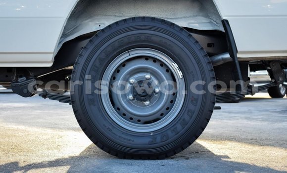 Acheter Neuf Voiture Toyota Land Cruiser Blanc à Abomey, Benin Acheter Neuf Voiture Toyota Land Cruiser Blanc à Abomey, Benin