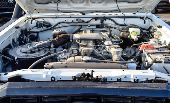 Acheter Neuf Voiture Toyota Land Cruiser Blanc à Abomey, Benin Acheter Neuf Voiture Toyota Land Cruiser Blanc à Abomey, Benin