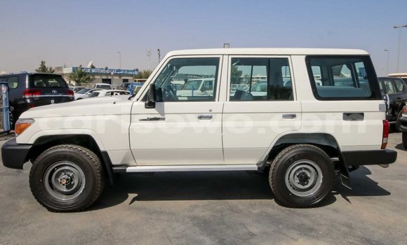 Acheter Neuf Voiture Toyota Land Cruiser Blanc à Abomey, Benin Acheter Neuf Voiture Toyota Land Cruiser Blanc à Abomey, Benin