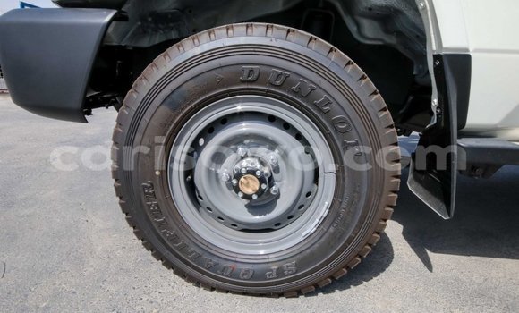 Acheter Neuf Voiture Toyota Land Cruiser Blanc à Abomey, Benin Acheter Neuf Voiture Toyota Land Cruiser Blanc à Abomey, Benin