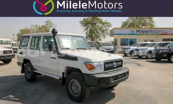 Acheter Neuf Voiture Toyota Land Cruiser Blanc à Abomey, Benin Acheter Neuf Voiture Toyota Land Cruiser Blanc à Abomey, Benin