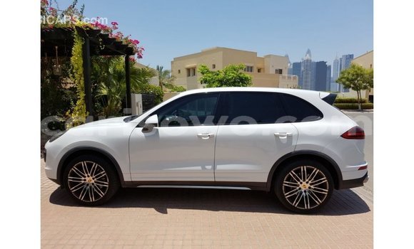 Acheter Import Voiture Porsche Cayenne Blanc à Import - Dubai, Benin Acheter Import Voiture Porsche Cayenne Blanc à Import - Dubai, Benin