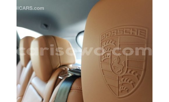 Acheter Import Voiture Porsche Cayenne Blanc à Import - Dubai, Benin Acheter Import Voiture Porsche Cayenne Blanc à Import - Dubai, Benin