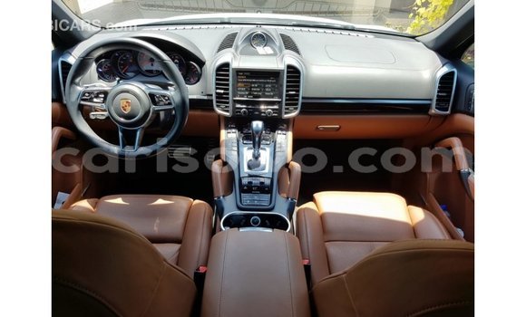 Acheter Import Voiture Porsche Cayenne Blanc à Import - Dubai, Benin Acheter Import Voiture Porsche Cayenne Blanc à Import - Dubai, Benin
