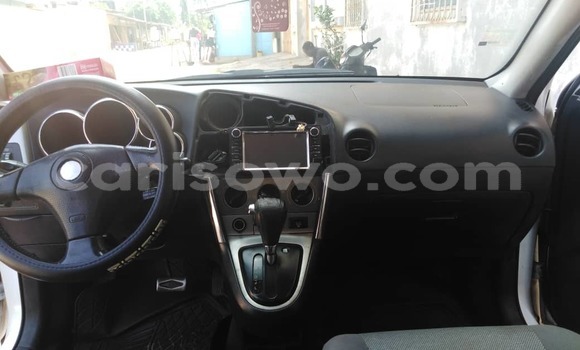 Ra Àlòkù Toyota Matrix funfun Ọkọ̀ in Cotonou ni Benin Ra Àlòkù Toyota Matrix funfun Ọkọ̀ in Cotonou ni Benin
