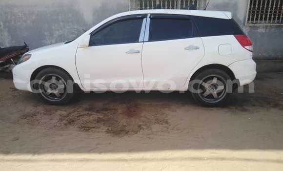 Ra Àlòkù Toyota Matrix funfun Ọkọ̀ in Cotonou ni Benin Ra Àlòkù Toyota Matrix funfun Ọkọ̀ in Cotonou ni Benin