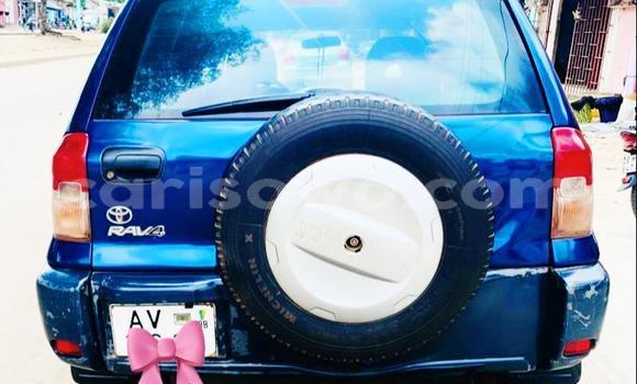 Ra Àlòkù Toyota RAV4 Blue Ọkọ̀ in Cotonou ni Benin Ra Àlòkù Toyota RAV4 Blue Ọkọ̀ in Cotonou ni Benin