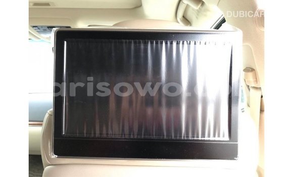 Acheter Import Voiture Toyota Land Cruiser Blanc à Import - Dubai, Benin Acheter Import Voiture Toyota Land Cruiser Blanc à Import - Dubai, Benin