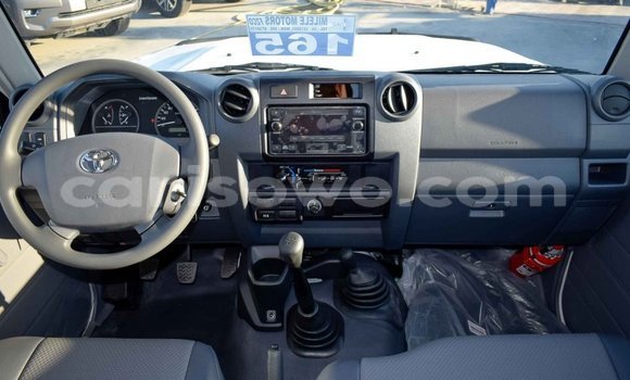 Acheter Neuf Voiture Toyota Land Cruiser Blanc à Abomey, Benin Acheter Neuf Voiture Toyota Land Cruiser Blanc à Abomey, Benin