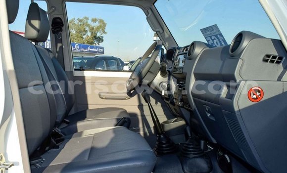 Acheter Neuf Voiture Toyota Land Cruiser Blanc à Abomey, Benin Acheter Neuf Voiture Toyota Land Cruiser Blanc à Abomey, Benin