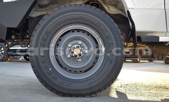 Acheter Neuf Voiture Toyota Land Cruiser Blanc à Abomey, Benin Acheter Neuf Voiture Toyota Land Cruiser Blanc à Abomey, Benin