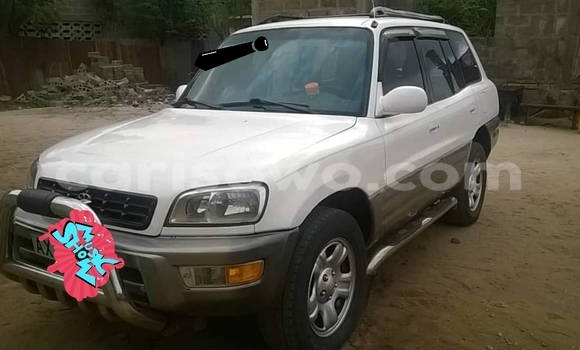 Sayi Na hannu Toyota RAV4 White Mota in Cotonou a Benin Sayi Na hannu Toyota RAV4 White Mota in Cotonou a Benin