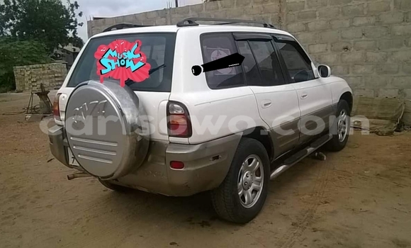 Sayi Na hannu Toyota RAV4 White Mota in Cotonou a Benin Sayi Na hannu Toyota RAV4 White Mota in Cotonou a Benin