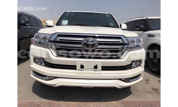 Acheter Import Voiture Toyota Land Cruiser Blanc à Import - Dubai, Benin Acheter Import Voiture Toyota Land Cruiser Blanc à Import - Dubai, Benin