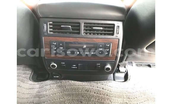 Acheter Import Voiture Toyota Land Cruiser Blanc à Import - Dubai, Benin Acheter Import Voiture Toyota Land Cruiser Blanc à Import - Dubai, Benin