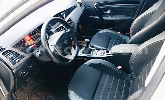 Sayi Na hannu Renault Laguna White Mota in Cotonou a Benin Sayi Na hannu Renault Laguna White Mota in Cotonou a Benin