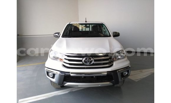 Acheter Import Voiture Toyota Hilux Blanc à Import - Dubai, Benin Acheter Import Voiture Toyota Hilux Blanc à Import - Dubai, Benin