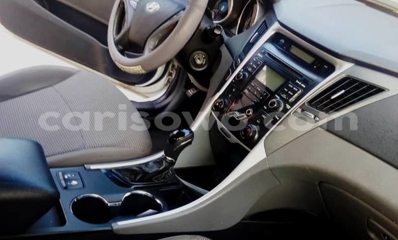 Ra Àlòkù Hyundai Sonata funfun Ọkọ̀ in Cotonou ni Benin Ra Àlòkù Hyundai Sonata funfun Ọkọ̀ in Cotonou ni Benin