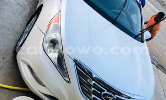 Ra Àlòkù Hyundai Sonata funfun Ọkọ̀ in Cotonou ni Benin Ra Àlòkù Hyundai Sonata funfun Ọkọ̀ in Cotonou ni Benin