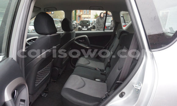 Acheter Occasion Voiture Toyota RAV4 Gris à Cotonou, Benin Acheter Occasion Voiture Toyota RAV4 Gris à Cotonou, Benin