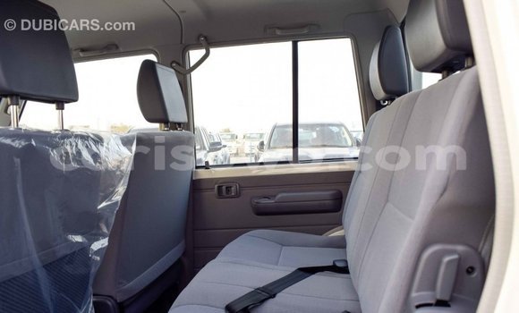 Ra Imported Toyota Land Cruiser funfun Ọkọ̀ in Import - Dubai ni Benin Ra Imported Toyota Land Cruiser funfun Ọkọ̀ in Import - Dubai ni Benin