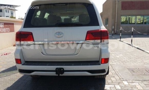 Sayi Imported Toyota Land Cruiser White Mota in Import - Dubai a Benin Sayi Imported Toyota Land Cruiser White Mota in Import - Dubai a Benin