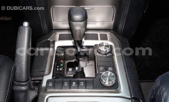 Sayi Imported Toyota Land Cruiser White Mota in Import - Dubai a Benin Sayi Imported Toyota Land Cruiser White Mota in Import - Dubai a Benin