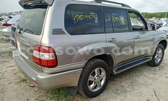 Sayi Na hannu Toyota Land Cruiser Azurfa Mota in Cotonou a Benin Sayi Na hannu Toyota Land Cruiser Azurfa Mota in Cotonou a Benin