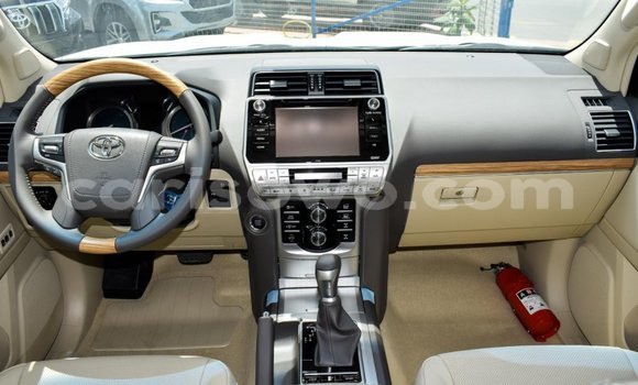 Acheter Neuf Voiture Toyota Land Cruiser Prado Blanc à Abomey, Benin Acheter Neuf Voiture Toyota Land Cruiser Prado Blanc à Abomey, Benin