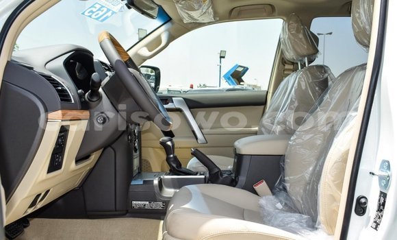 Acheter Neuf Voiture Toyota Land Cruiser Prado Blanc à Abomey, Benin Acheter Neuf Voiture Toyota Land Cruiser Prado Blanc à Abomey, Benin