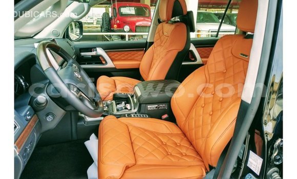 Acheter Import Voiture Toyota Land Cruiser Noir à Import - Dubai, Benin Acheter Import Voiture Toyota Land Cruiser Noir à Import - Dubai, Benin