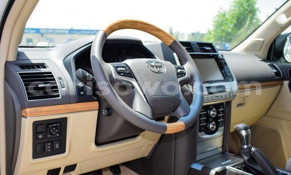 Acheter Neuf Voiture Toyota Land Cruiser Prado Blanc à Abomey, Benin Acheter Neuf Voiture Toyota Land Cruiser Prado Blanc à Abomey, Benin