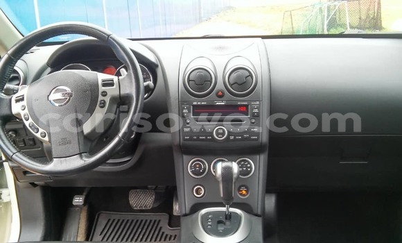 Ra Àlòkù Nissan Rogue funfun Ọkọ̀ in Cotonou ni Benin Ra Àlòkù Nissan Rogue funfun Ọkọ̀ in Cotonou ni Benin