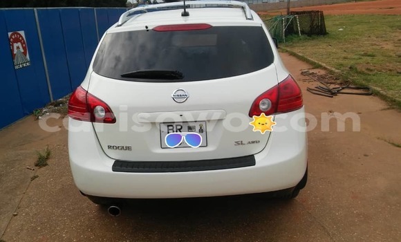 Ra Àlòkù Nissan Rogue funfun Ọkọ̀ in Cotonou ni Benin Ra Àlòkù Nissan Rogue funfun Ọkọ̀ in Cotonou ni Benin