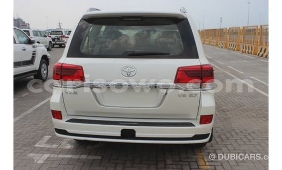 Ra Imported Toyota Land Cruiser funfun Ọkọ̀ in Import - Dubai ni Benin Ra Imported Toyota Land Cruiser funfun Ọkọ̀ in Import - Dubai ni Benin