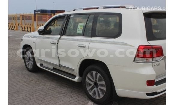 Ra Imported Toyota Land Cruiser funfun Ọkọ̀ in Import - Dubai ni Benin Ra Imported Toyota Land Cruiser funfun Ọkọ̀ in Import - Dubai ni Benin