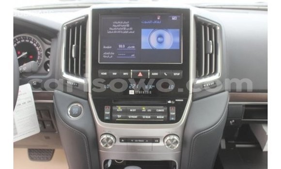 Ra Imported Toyota Land Cruiser funfun Ọkọ̀ in Import - Dubai ni Benin Ra Imported Toyota Land Cruiser funfun Ọkọ̀ in Import - Dubai ni Benin