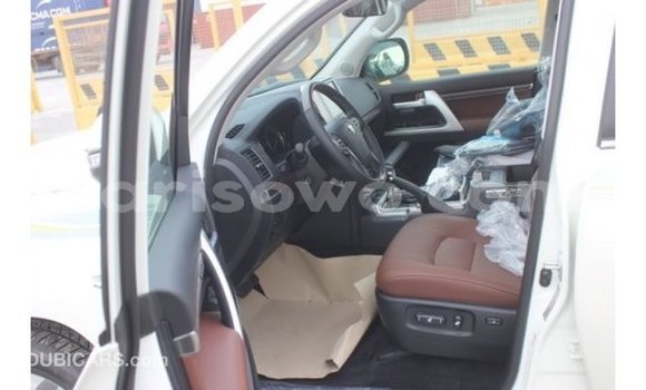 Ra Imported Toyota Land Cruiser funfun Ọkọ̀ in Import - Dubai ni Benin Ra Imported Toyota Land Cruiser funfun Ọkọ̀ in Import - Dubai ni Benin